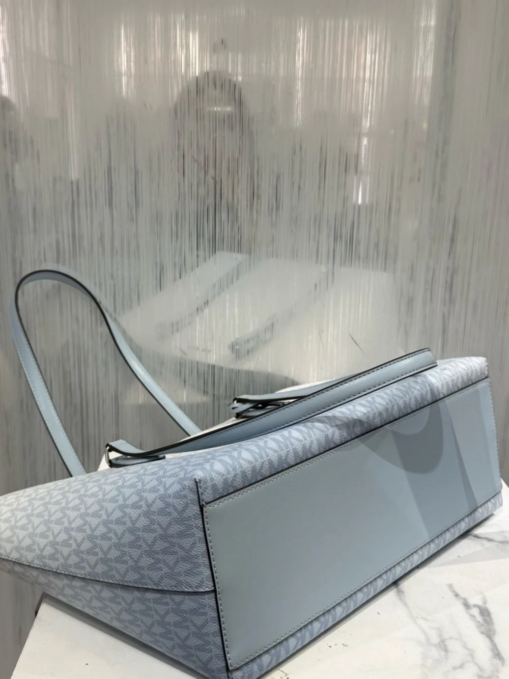 MICHAEL KORS Sheila Large Ombré Signature Logo Tote Bag - Picture 4 of 8